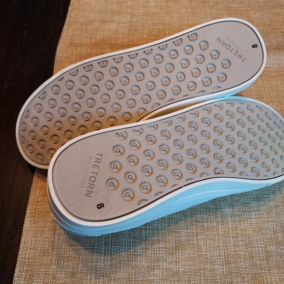Tretorn White and Silver Women's Sneakers LIKE NEW! BUT TAGS REMOVED! Size 8 - Picture 6 of 7